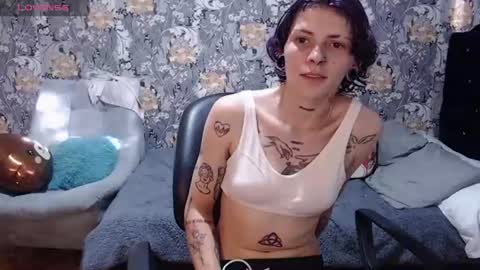 Snapshot of pretty_cristal22 chatting on June 25, 9:52 pm pretty_cristal22 online show from June 25, 9:52 pm