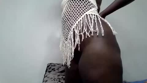 Snapshot of pretty_curvy99 chatting on July 8, 10:36 pm pretty_curvy99 online show from July 8, 10:36 pm
