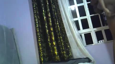 pretty_daniella online show from October 31, 4:08 pm