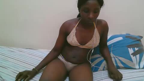 pretty online show from February 1, 7:23 pm