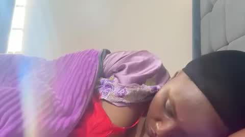 Snapshot of pretty_ellsie chatting on September 23, 4:59 am independent model online show from September 23, 4:59 am