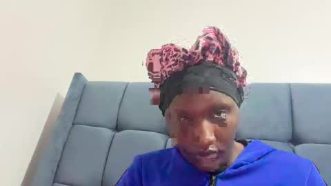 Snapshot of pretty_ellsie chatting on September 25, 12:03 am independent model online show from September 25, 12:03 am