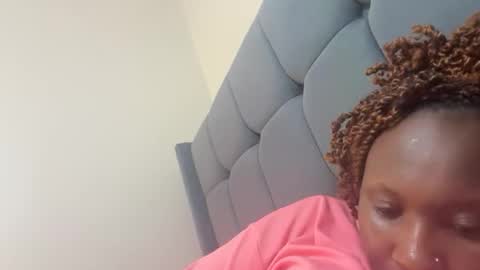 Snapshot of pretty_ellsie chatting on October 9, 5:27 am independent model online show from October 9, 5:27 am