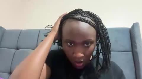 Snapshot of pretty_ellsie chatting on October 12, 2:10 am independent model online show from October 12, 2:10 am