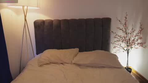 Snapshot of pretty_goddess chatting on June 23, 8:07 pm pretty_goddess online show from June 23, 8:07 pm