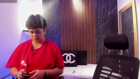 Snapshot of pretty_honey22 chatting on May 24, 8:14 pm pretty_honey22 online show from May 24, 8:14 pm