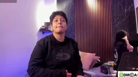 Snapshot of pretty_honey22 chatting on May 31, 7:59 pm pretty_honey22 online show from May 31, 7:59 pm