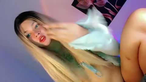 Snapshot of pretty_little_baby28 chatting on September 26, 9:52 pm Flor online show from September 26, 9:52 pm