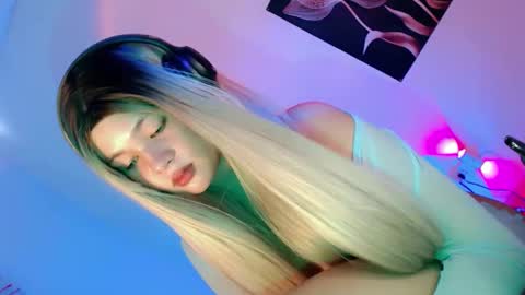 Snapshot of pretty_little_baby28 chatting on October 2, 5:36 am Flor online show from October 2, 5:36 am