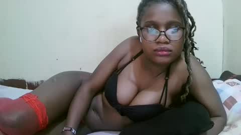 Snapshot of pretty_mellan chatting on February 14, 4:52 pm pretty_mellan online show from February 14, 4:52 pm