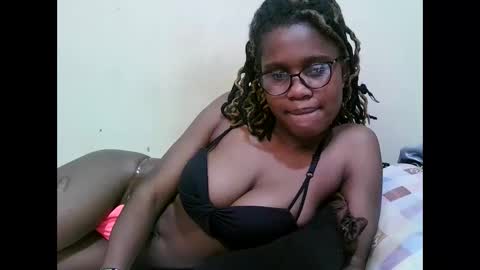 Snapshot of pretty_mellan chatting on March 8, 10:54 am pretty_mellan online show from March 8, 10:54 am