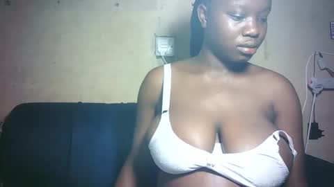 pretty_milan online show from February 24, 1:42 pm