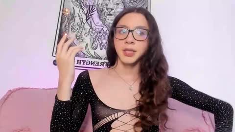 Pretty Moon online show from February 13, 3:30 pm