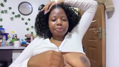 Pretty peaches online show from March 8, 2:04 am