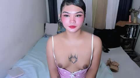 Snapshot of pretty_percy chatting on April 28, 6:07 am hi im percy online show from April 28, 6:07 am