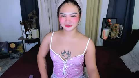 Snapshot of pretty_percy chatting on May 14, 10:11 am hi im percy online show from May 14, 10:11 am