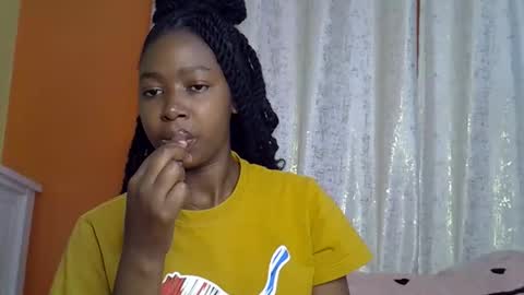Snapshot of pretty_petite24 chatting on May 27, 12:24 pm pretty_petite24 online show from May 27, 12:24 pm