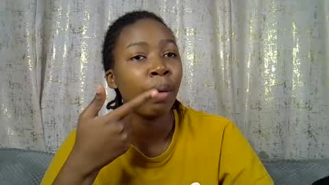 pretty_petite24 online show from August 3, 9:37 am