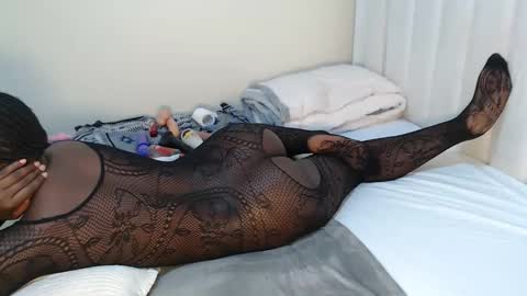 Snapshot of pretty_pussy2 chatting on November 9, 5:55 pm Essy online show from November 9, 5:55 pm