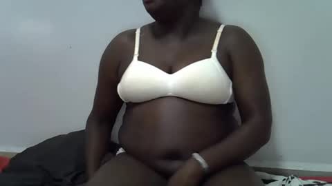 Snapshot of pretty_suzzy chatting on October 22, 5:24 pm sexy pie online show from October 22, 5:24 pm