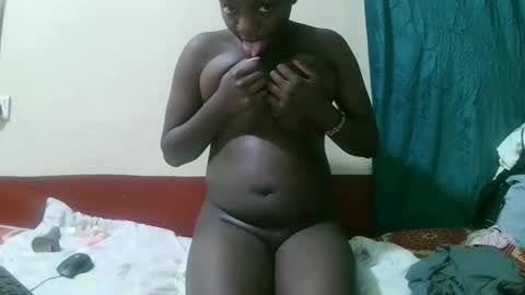 Snapshot of pretty_tiffany1 chatting on December 2, 12:16 am pretty_tiffany1 online show from December 2, 12:16 am