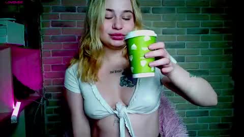 Snapshot of prettyaliceee chatting on December 29, 6:14 am Alice online show from December 29, 6:14 am