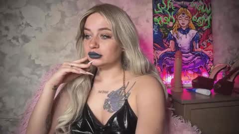 Snapshot of prettyaliceee chatting on November 9, 3:27 am Alice online show from November 9, 3:27 am