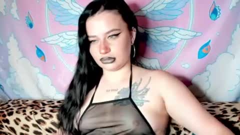 Snapshot of prettyaliceee chatting on June 23, 3:59 am Alice online show from June 23, 3:59 am