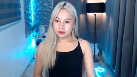 Snapshot of prettyallison_29 chatting on February 8, 11:13 pm prettyallison_29 online show from February 8, 11:13 pm