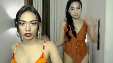 Snapshot of prettyallison_29 chatting on November 8, 7:34 pm prettyallison_29 online show from November 8, 7:34 pm
