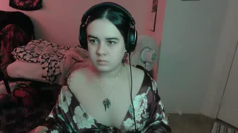 Snapshot of prettyandpeachy chatting on February 11, 12:15 am Mistress Mallad online show from February 11, 12:15 am