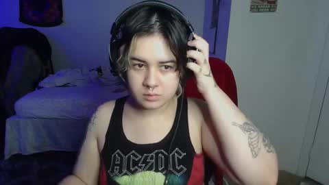 Snapshot of prettyandpeachy chatting on February 15, 10:50 pm Mistress Mallad online show from February 15, 10:50 pm