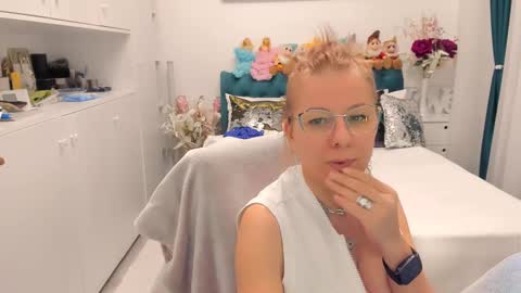Snapshot of prettyblackeyes chatting on February 26, 7:09 am wilma online show from February 26, 7:09 am