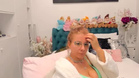Snapshot of prettyblackeyes chatting on March 10, 9:10 am wilma online show from March 10, 9:10 am
