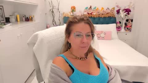 Snapshot of prettyblackeyes chatting on September 27, 11:21 pm wilma online show from September 27, 11:21 pm
