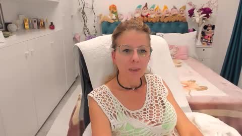 Snapshot of prettyblackeyes chatting on October 9, 7:56 pm wilma online show from October 9, 7:56 pm