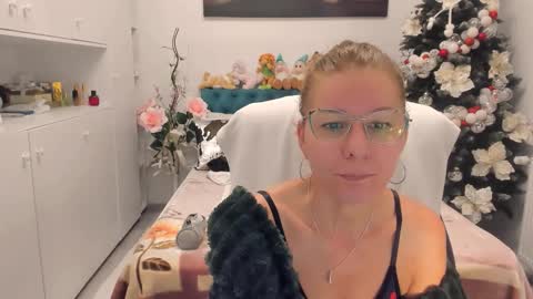 Snapshot of prettyblackeyes chatting on November 29, 8:06 am wilma online show from November 29, 8:06 am