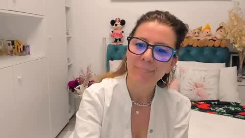Snapshot of prettyblackeyes chatting on April 29, 10:38 pm wilma online show from April 29, 10:38 pm