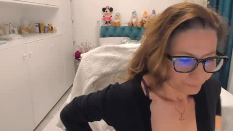 Snapshot of prettyblackeyes chatting on May 11, 7:00 pm wilma online show from May 11, 7:00 pm