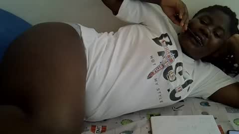 Snapshot of prettybooty1 chatting on November 3, 8:59 am prettybooty1 online show from November 3, 8:59 am