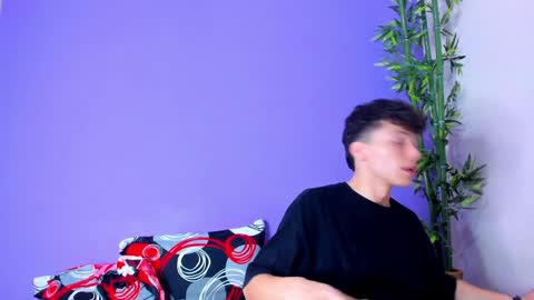 Snapshot of prettybunnies08 chatting on January 11, 2:09 am Enzo Denis online show from January 11, 2:09 am