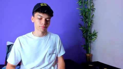 Snapshot of prettybunnies08 chatting on January 15, 4:15 am Enzo Denis online show from January 15, 4:15 am