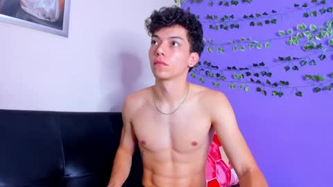 Snapshot of prettybunnies08 chatting on January 29, 6:39 pm Enzo Denis online show from January 29, 6:39 pm