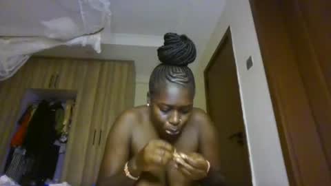 Snapshot of prettydulce chatting on July 15, 1:27 pm prettydulce online show from July 15, 1:27 pm