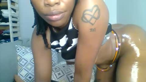 Snapshot of prettyela chatting on November 25, 11:27 pm PrettyEla online show from November 25, 11:27 pm