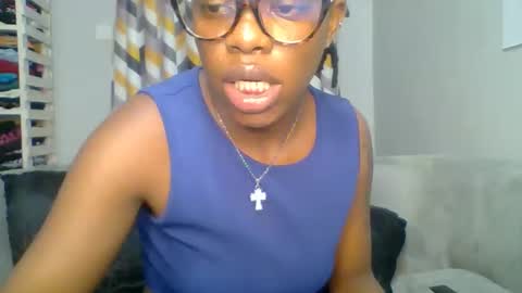 PrettyEla online show from February 19, 12:39 am