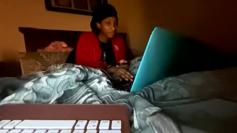 prettyfacefemale online show from February 4, 2:28 am