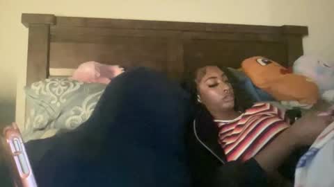 prettyfacefemale online show from April 9, 6:19 am