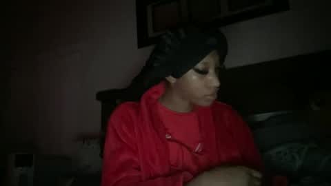 Snapshot of prettyfacefemale chatting on May 5, 10:01 am prettyfacefemale online show from May 5, 10:01 am