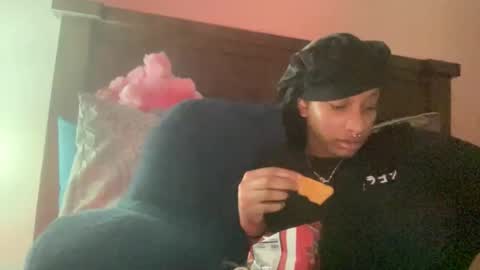 Snapshot of prettyfacefemale chatting on May 13, 5:16 am prettyfacefemale online show from May 13, 5:16 am